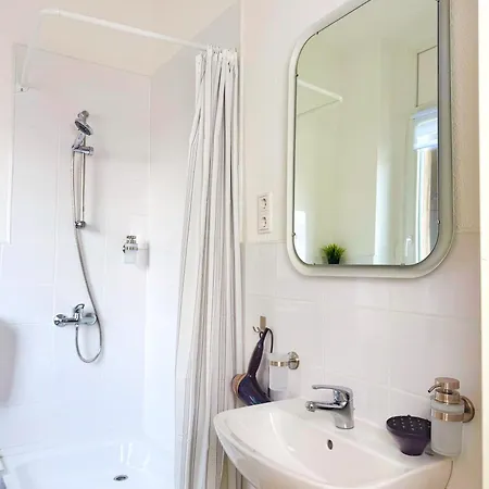 2-z N4 Fuer 5 Pers, 3 Ez Und 1db Lage, Naehe Hbf, Messe Dus Krefeld