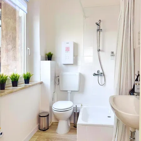 2-z N4 Fuer 5 Pers, 3 Ez Und 1db Lage, Naehe Hbf, Messe Dus *