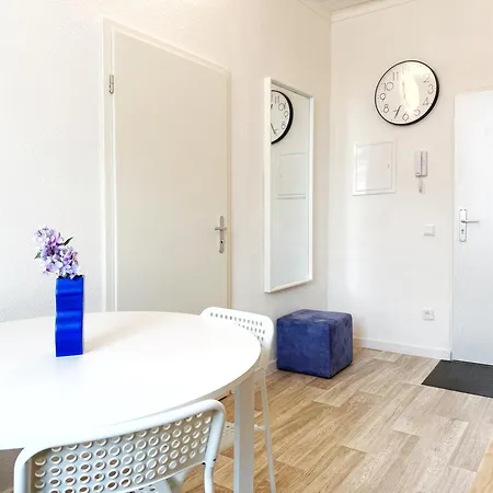 2-z N4 Fuer 5 Pers, 3 Ez Und 1db Lage, Naehe Hbf, Messe Dus Apartment *